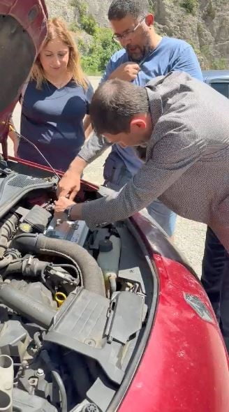 ARTVİN’İN ARDANUÇ İLÇESİNE GEZİ İÇİN GELEN AİLENİN ARACI CEHENNEM DERESİ KANYONU’NDA ARIZA YAPTI....