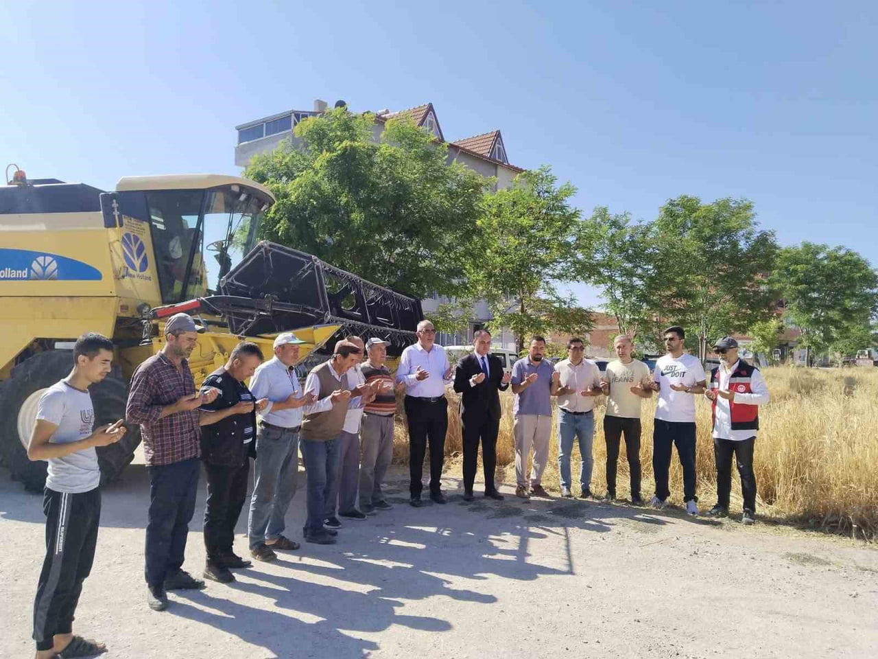 ASLANAPA’DA HUBUBAT HASADI DUALARLA BAŞLADI