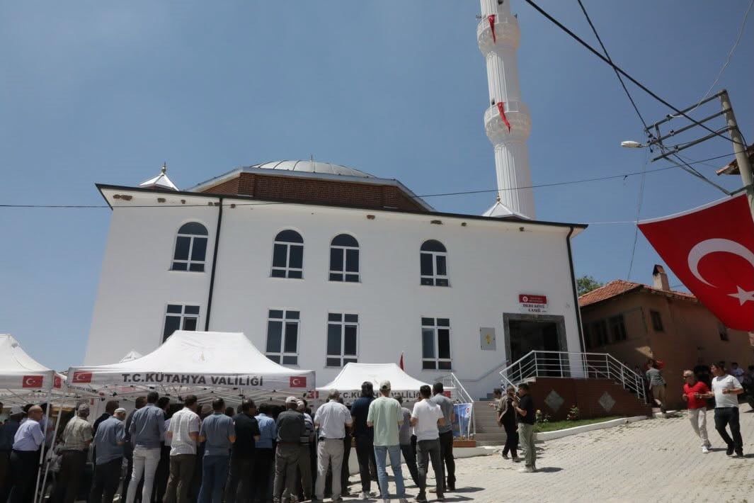 ASLANAPA DERE KÖYÜ CAMİİ İBADETE AÇILDI
