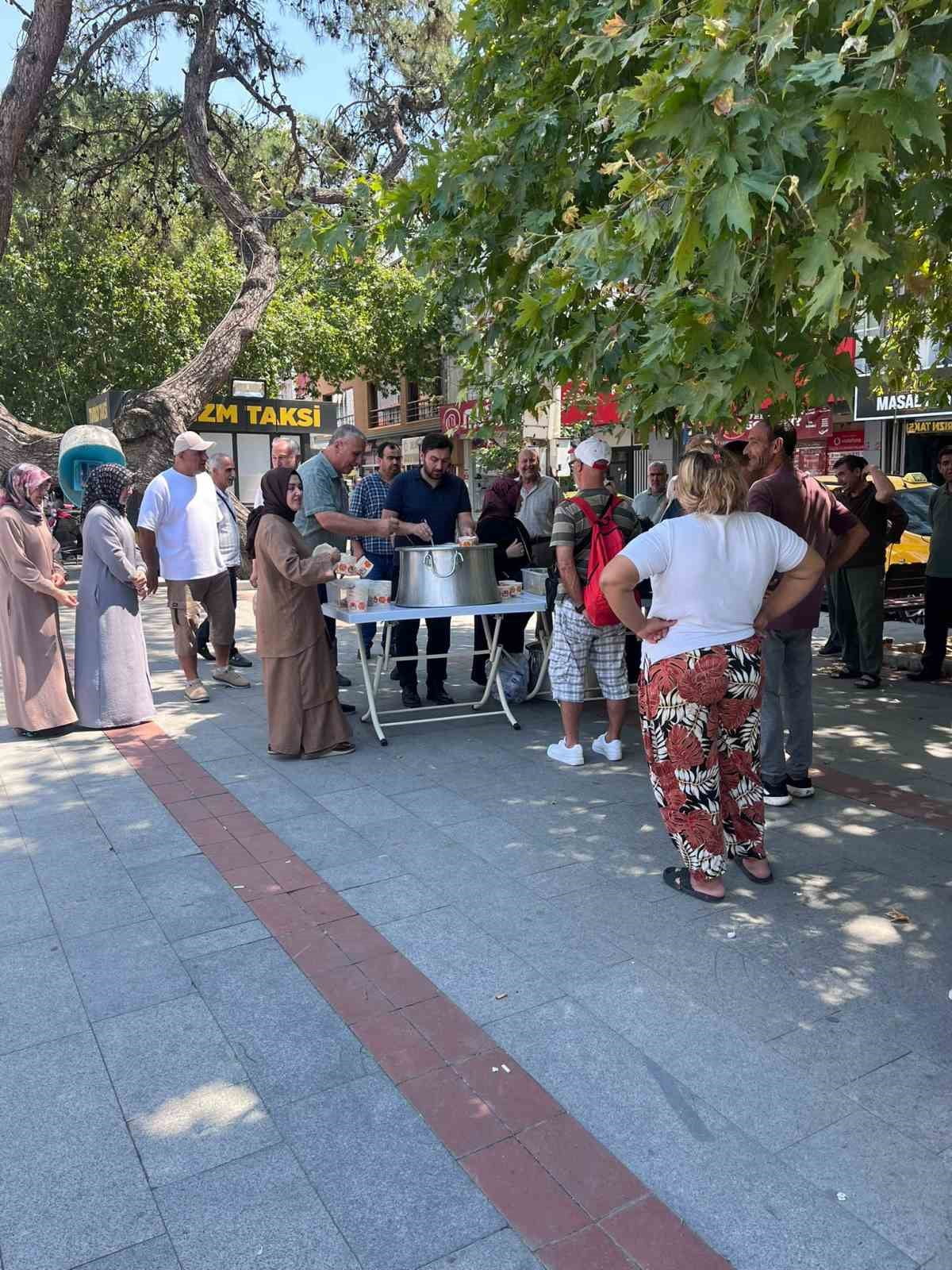 AŞURE HAYRINA KATILANLAR