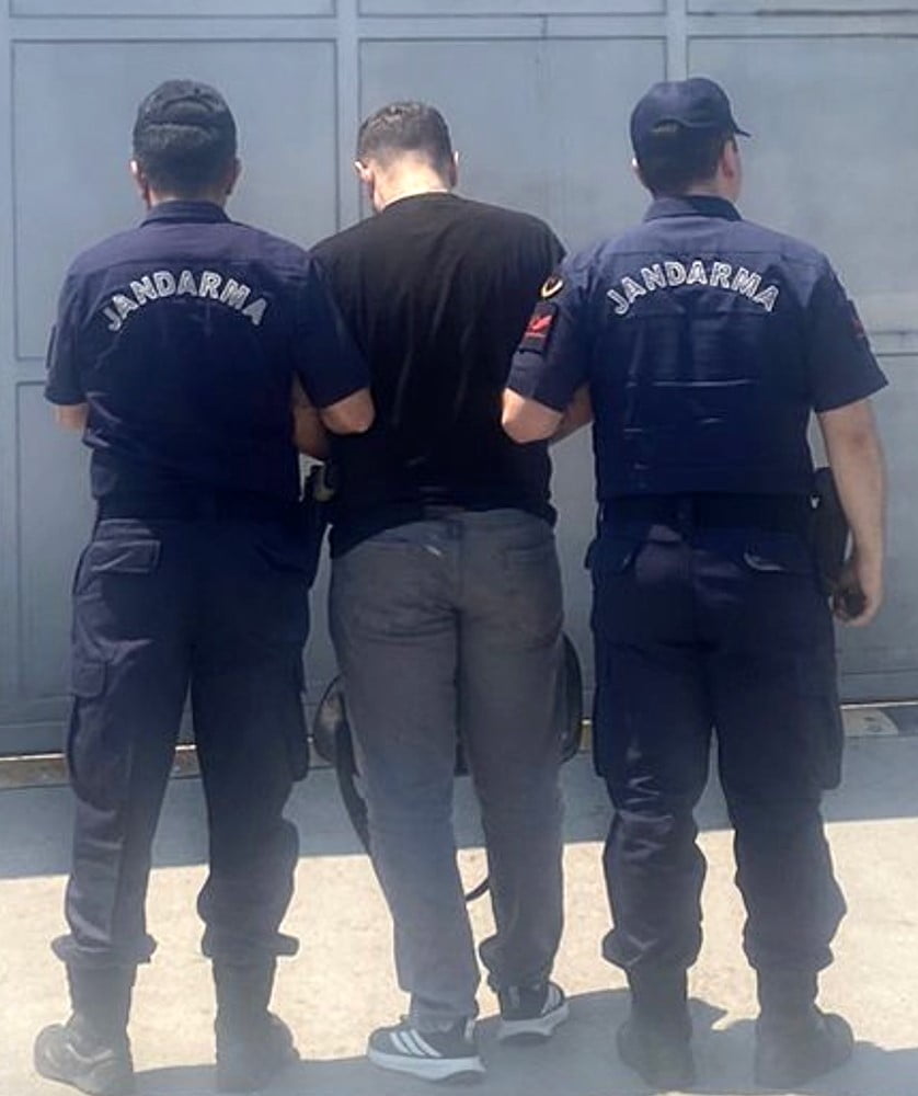 ATAKUM İLÇESİNDE EVİNDE UYUŞTURUCU ELE GEÇİRİLEN ŞAHIS, JANDARMANIN TAKİBİYLE GİZLENDİĞİ ADRESTE...