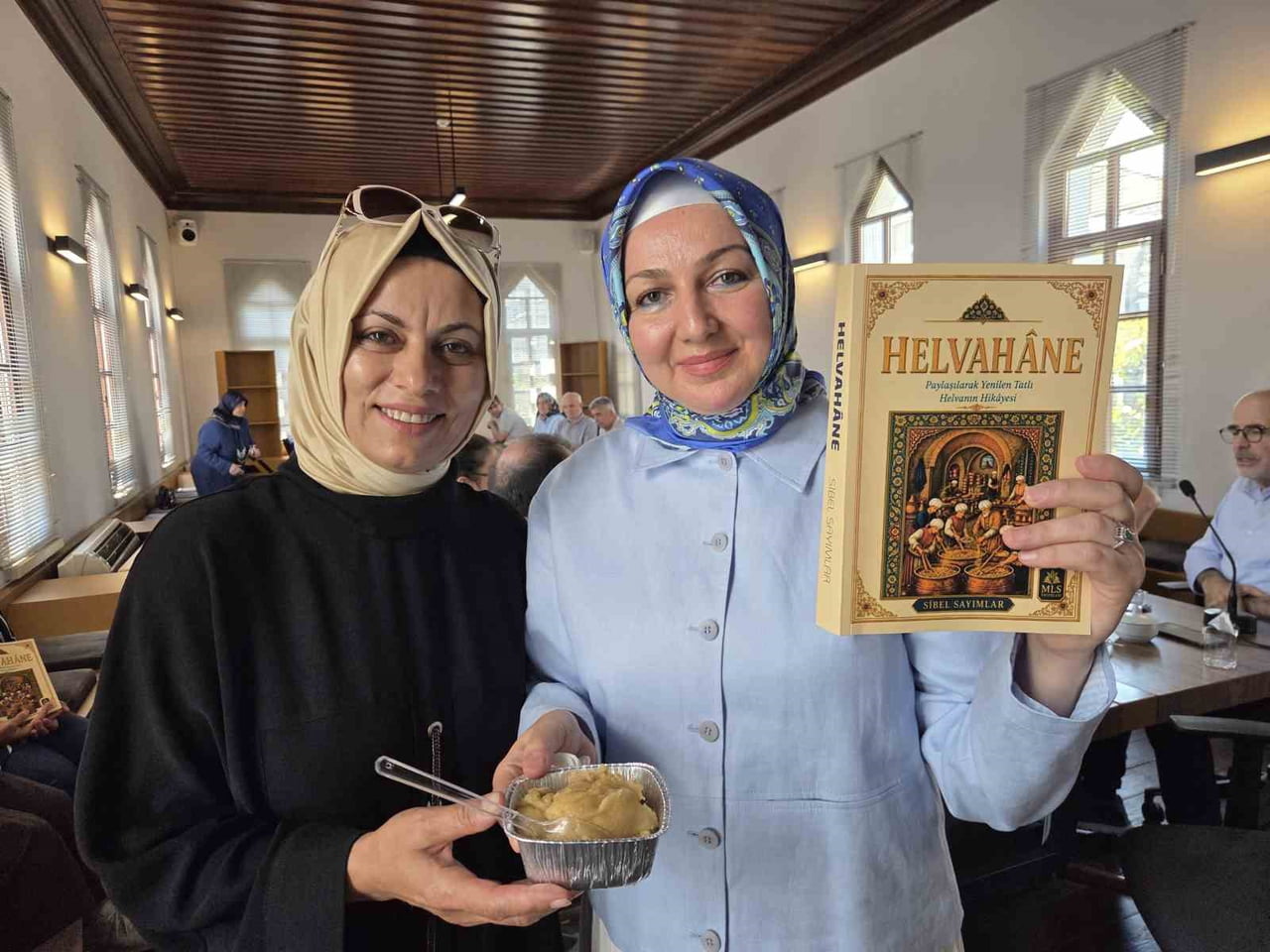 ATALARI OSMANLI SARAY MUTFAĞINDA AŞÇILIK YAPAN ARAŞTIRMACI-YAZAR SİBEL SAYIMLAR, TÜRK HELVA...