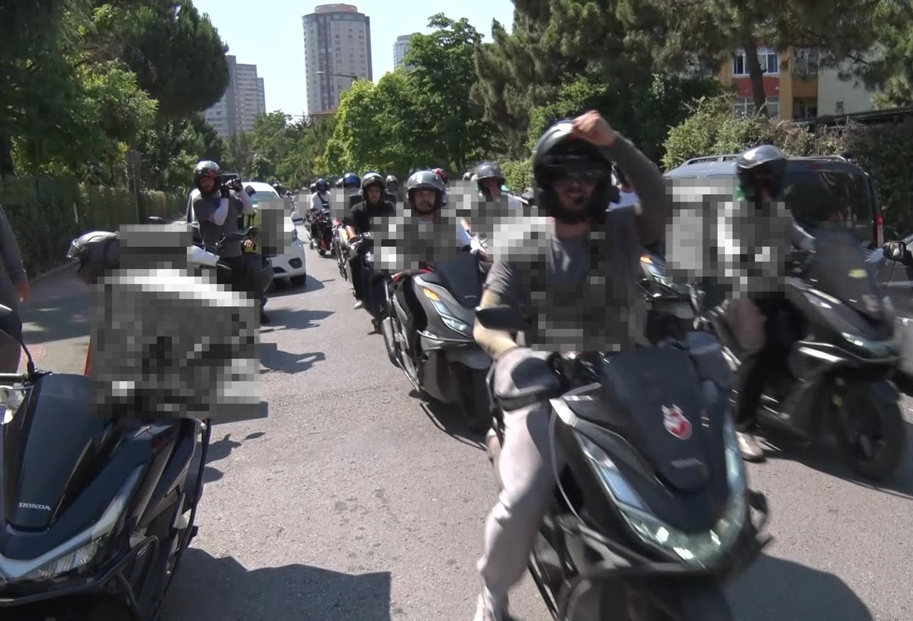ATAŞEHİR’DE BİR SİTEYE SİPARİŞ TESLİM ETMEK İÇİN GİDEN MOTOSİKLETLİ KURYE, TESLİMATIN ARDINDAN...