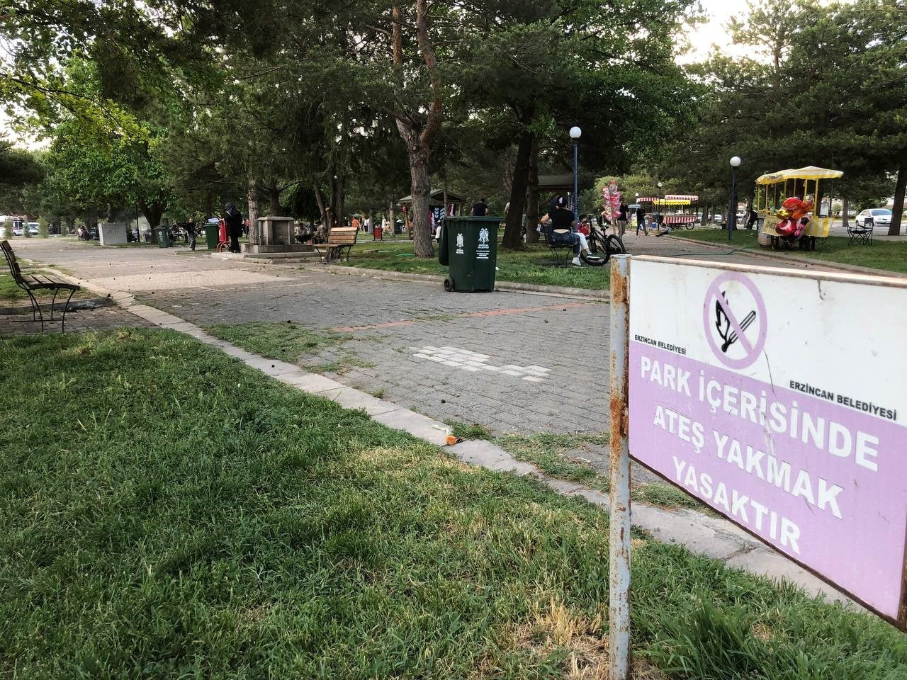 ATATÜRK PARKI'NDA MANGAL YASAĞI DELİNİYOR, VATANDAŞ TEPKİLİ