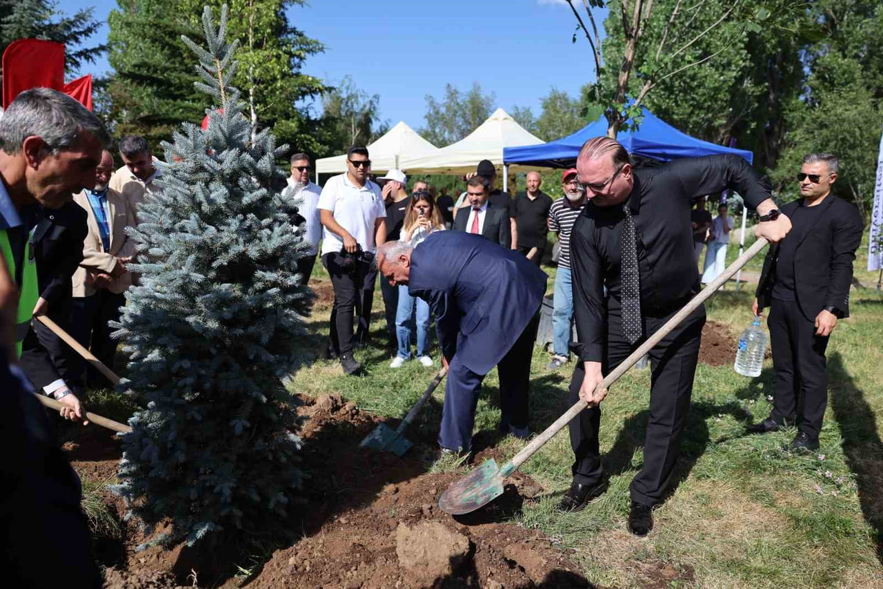 ATATÜRK ÜNİVERSİTESİ ATA BOTANİK PARKI’NDA  "DİRENİŞTEN DİRİLİŞE: 10. YILDA 10 YETİŞKİN AĞAÇ...