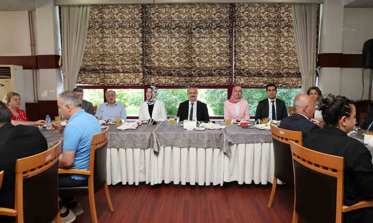 ATATÜRK ÜNİVERSİTESİ, KURUMSAL GELİŞİM HEDEFLERİ DOĞRULTUSUNDA YÜRÜTTÜĞÜ İSTİŞARE KÜLTÜRÜNÜ...