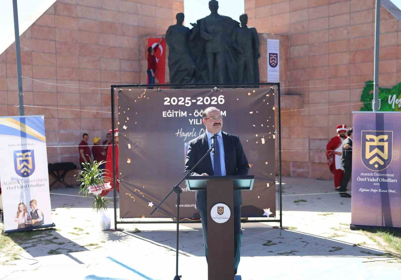 ATATÜRK ÜNİVERSİTESİ REKTÖRÜ PROF. DR. AHMET HACIMÜFTÜOĞLU, ELDE EDİLEN BAŞARI DOLAYISIYLA YAPTIĞI...