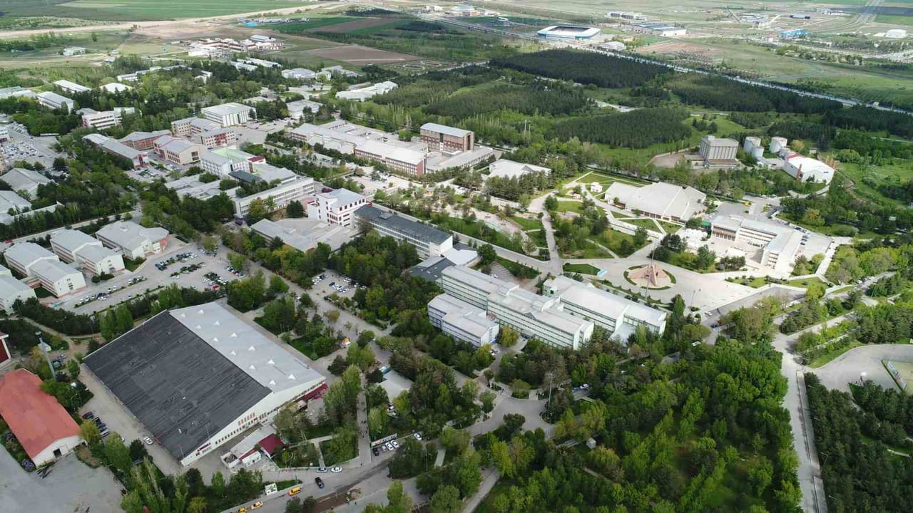 ATATÜRK ÜNİVERSİTESİ, ULUSLARARASILAŞMA VİZYONUNU GÜÇLENDİRECEK ÖNEMLİ BİR AKADEMİK YATIRIMI DAHA...