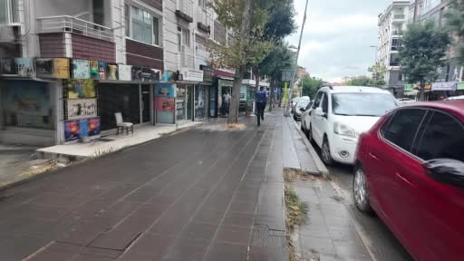 Avcılar'da alkollü iki şahıs kavga çıkardı, esnafa saldırdı, polisten kaçtı: O anlar...