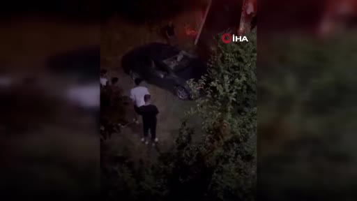 Avcılar'da donanımsız otomobil ile direksiyon sınavına çalışan sürücü adayı boş arsaya uçtu: 2...