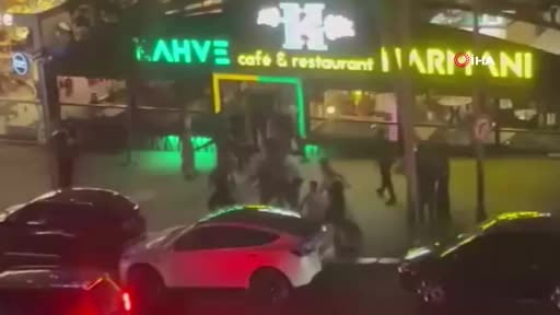 Avcılar'da hareketli gece: Polis ekipleri bıçaklı kavgaya havaya ateş açarak müdahale etti