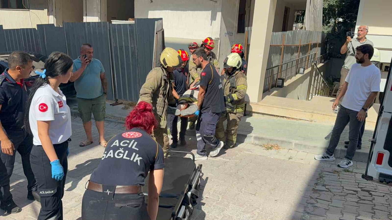 AVCILAR İLÇESİNDE, 4 KATLI BİNANIN KENTSEL DÖNÜŞÜM ÇALIŞMASI SIRASINDA İŞÇİNİN ÜSTÜNE MOLOZ...