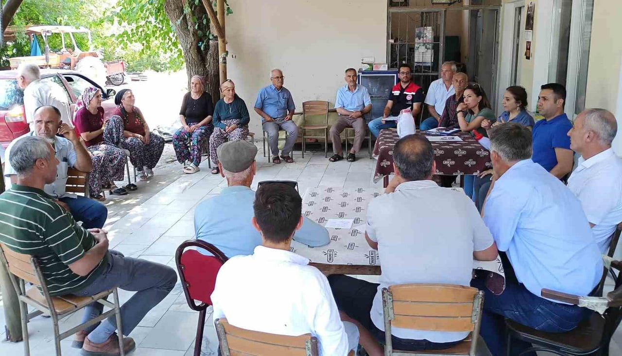 AVCILAR MAHALLESİ'NDE BUZAĞI BAKIM VE BESLENMESİ EĞİTİMİ