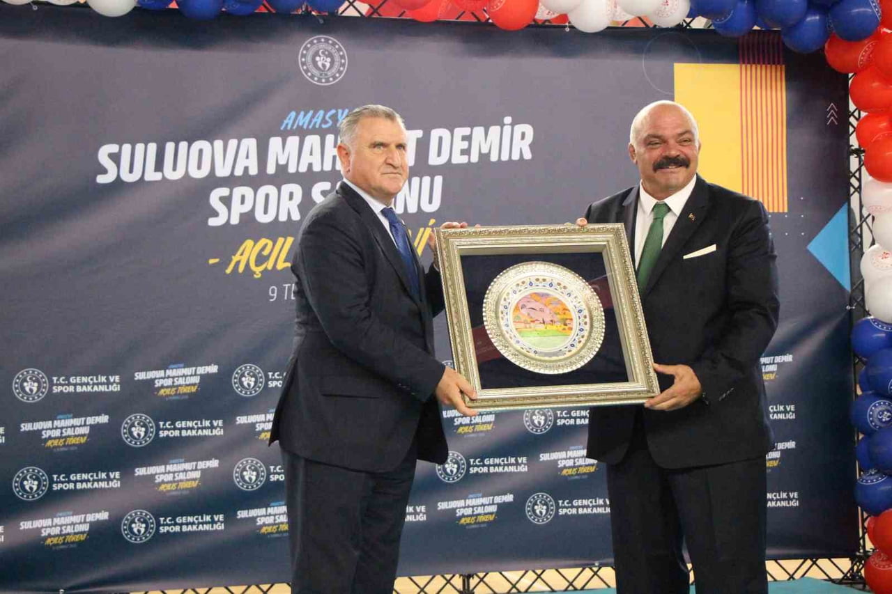 AVRUPA, DÜNYA VE OLİMPİYAT ŞAMPİYONU ESKİ MİLLİ GÜREŞÇİ MAHMUT DEMİR'E KAZANDIĞI ŞAMPİYONLUKLAR...
