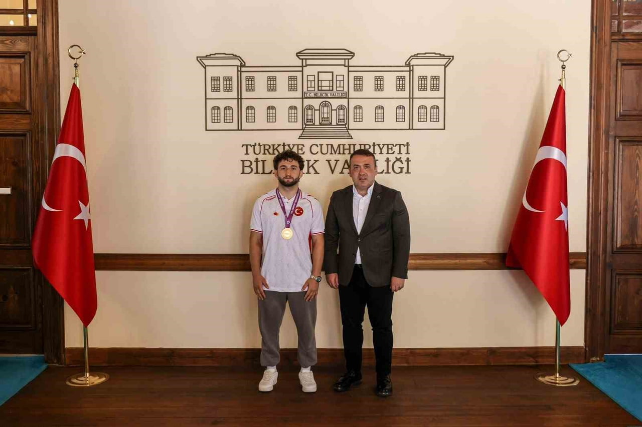 AVRUPA ŞAMPİYONU GÜREŞÇİYE VALİ SÖZER’DEN TEBRİK