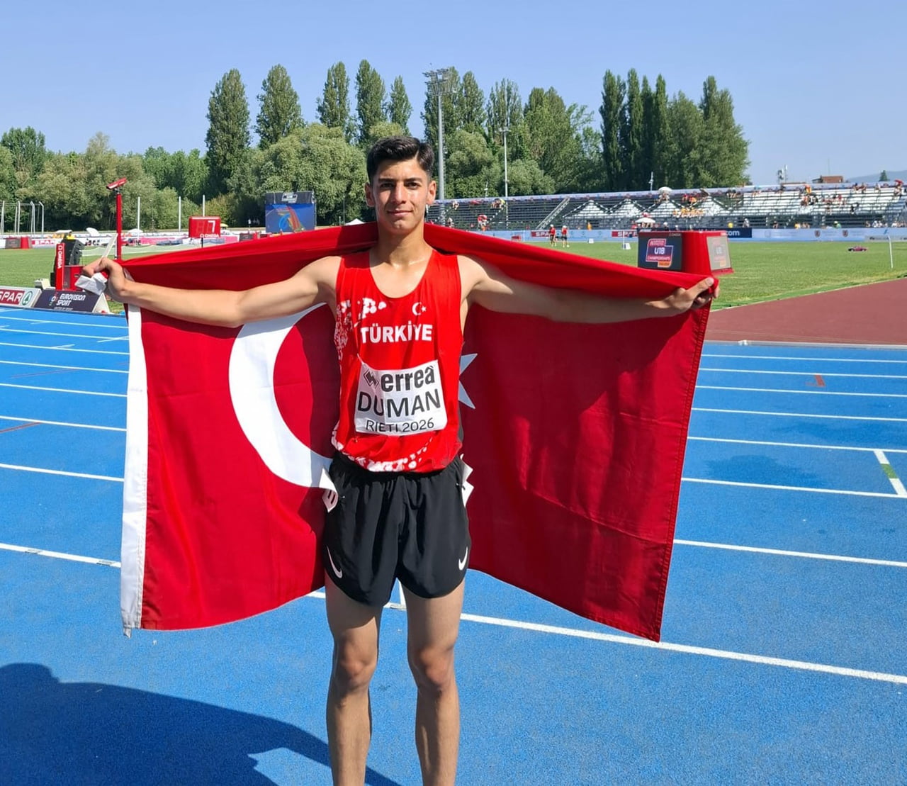 AVRUPA U18 ATLETİZM ŞAMPİYONASI’NDA PİSTE ÇIKAN FENERBAHÇELİ MİLLİ ATLET ABDULSAMET DUMAN, BRONZ...