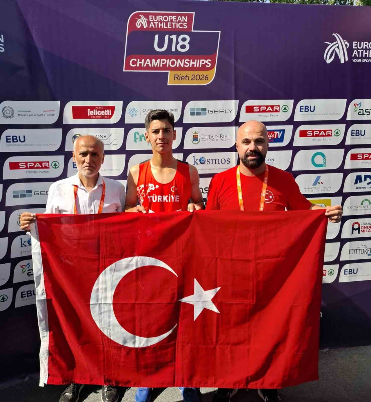 AVRUPA U18 ATLETİZM ŞAMPİYONASI’NDA PİSTE ÇIKAN FENERBAHÇELİ MİLLİ ATLET ABDULSAMET DUMAN, BRONZ...
