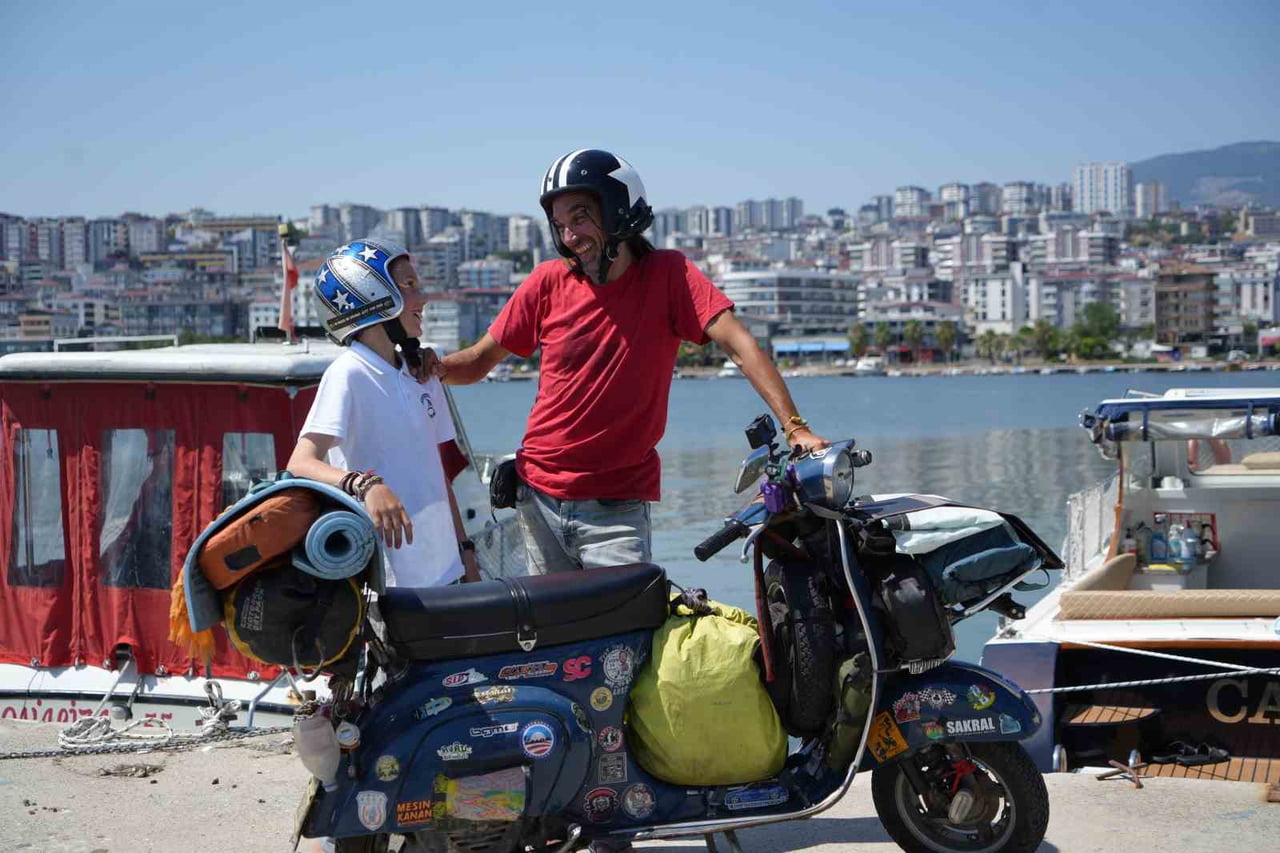 AVUSTRALYA'DAN ÇIKTIKLARI DÜNYA YOLCULUĞUNDA ŞİMDİYE KADAR YAKLAŞIK 20 BİN KİLOMETRE KATEDEN...