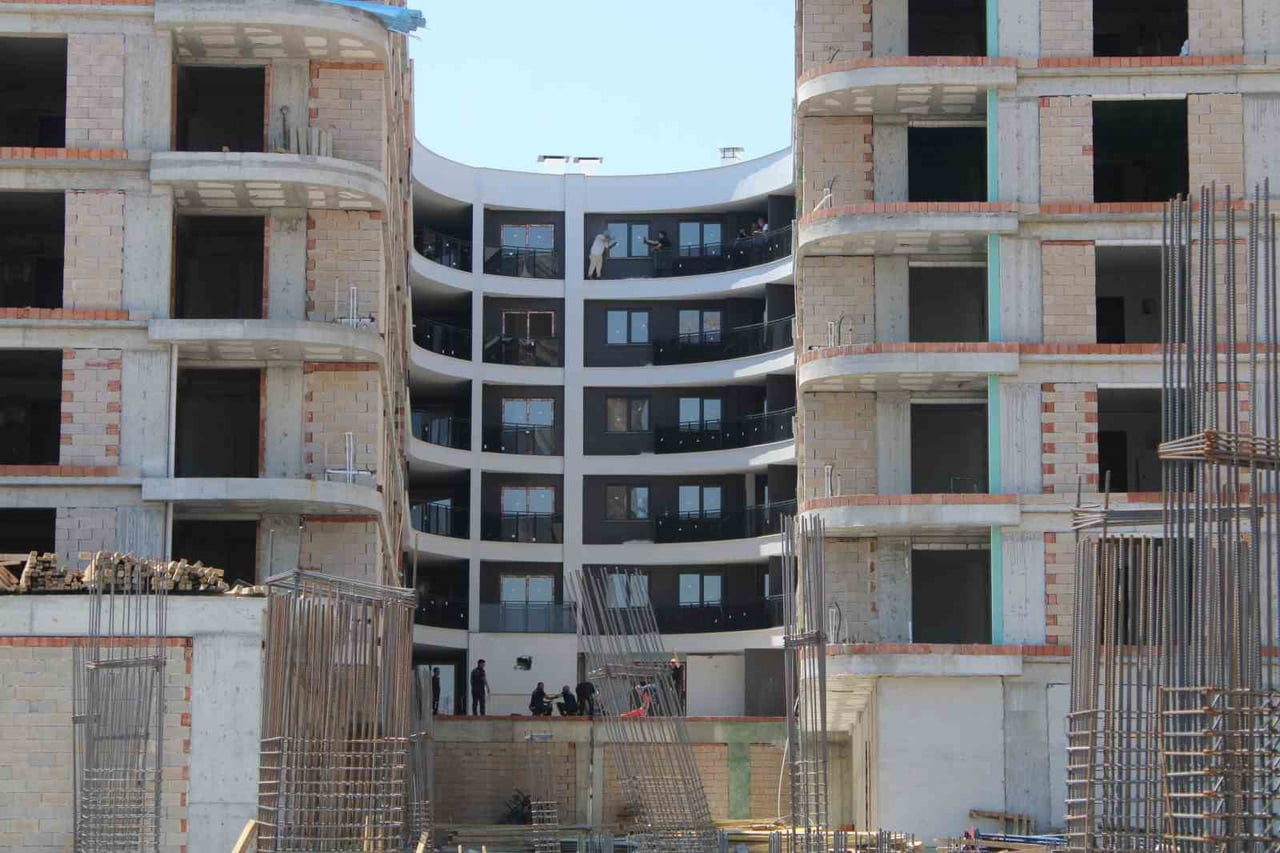 AYDIN'IN EFELER İLÇESİNDE BİR İNŞAATIN 6'NCI KATINA ÇIKAN 32 YAŞINDAKİ A.S., AİLESİ VE EKİPLERİN...