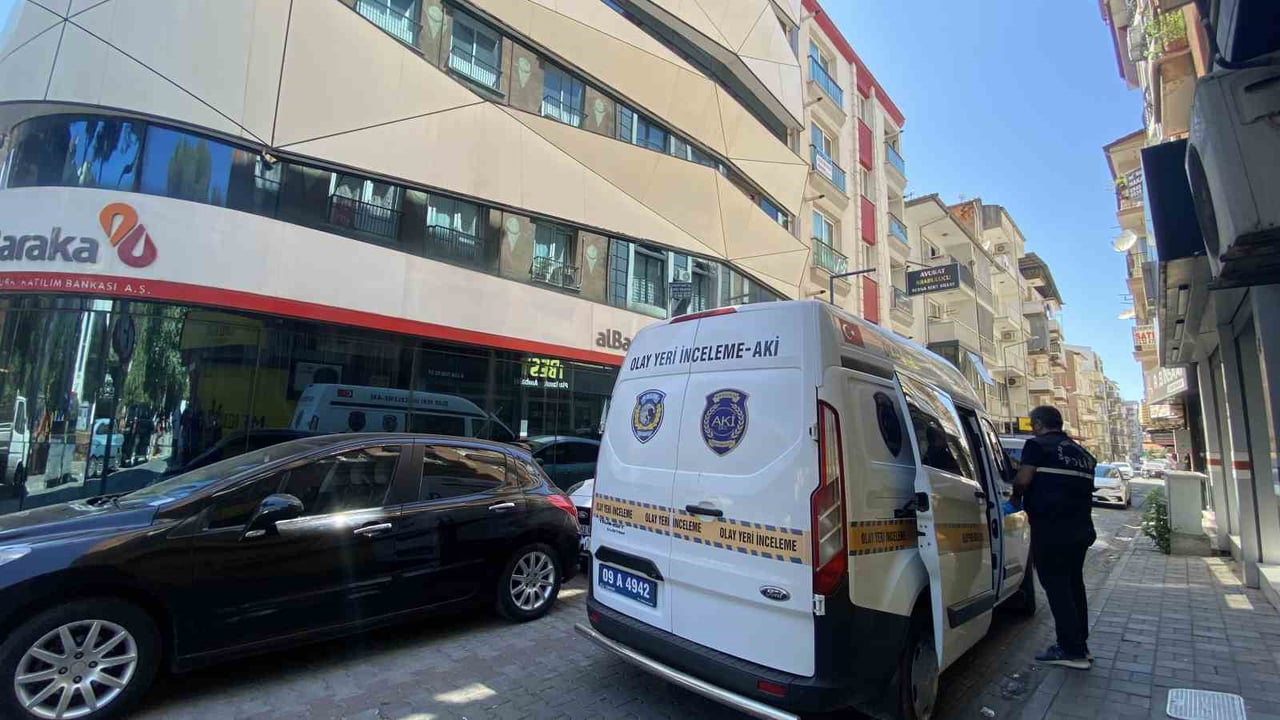 AYDIN'IN EFELER İLÇESİNDE ÇİNE İLÇESİ KIRKSAKALLAR MAHALLESİ MUHTARI SEBAHATTİN KAHRAMAN MASAJ...