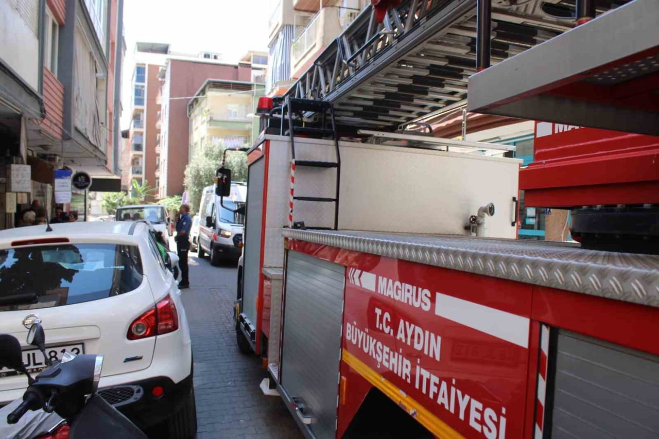 AYDIN'IN EFELER İLÇESİNDE KENDİSİNDEN HABER ALINAMAYAN YAŞLI KADIN EKİPLERİ HAREKETE GEÇİRİRKEN...