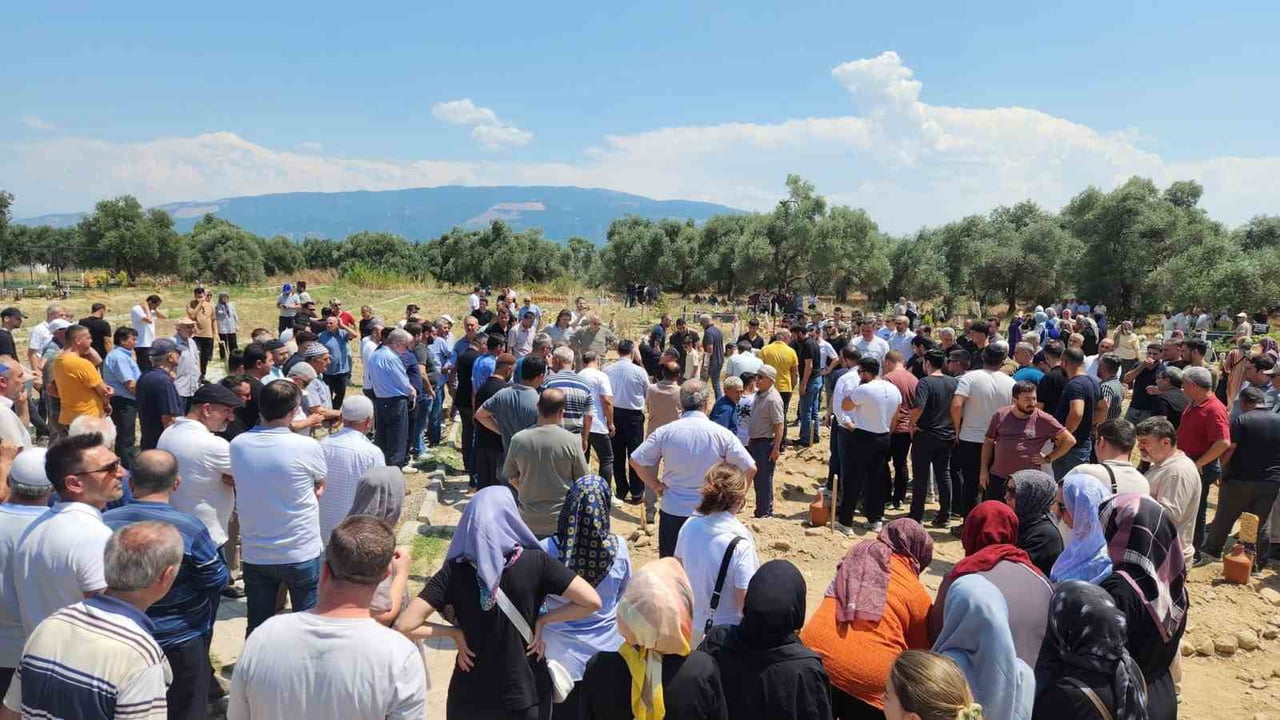 AYDIN'IN EFELER İLÇESİNDE RESMİ POLİS ARACI İLE ÇARPIŞAN MOTOSİKLETİYLE GEÇİRDİĞİ TRAFİK KAZASININ...