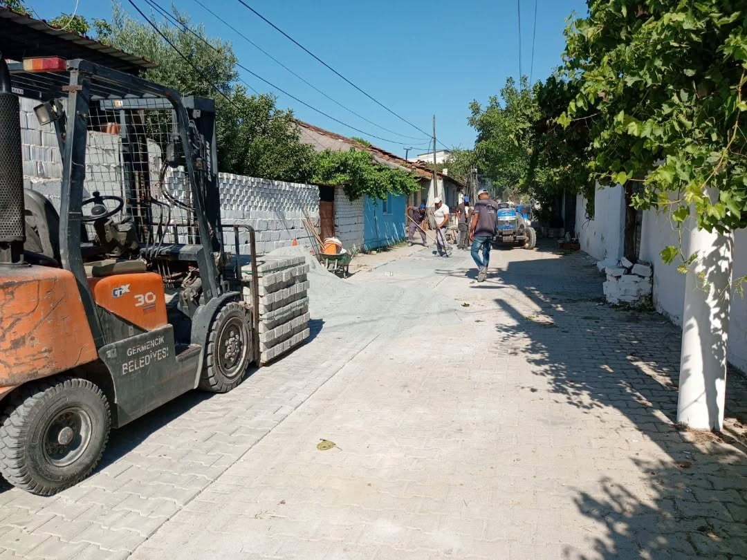 AYDIN'IN GERMENCİK İLÇESİNDE BELEDİYE EKİPLERİ, İLÇE GENELİNDE VATANDAŞLARIN YAŞAM KALİTESİNİ...
