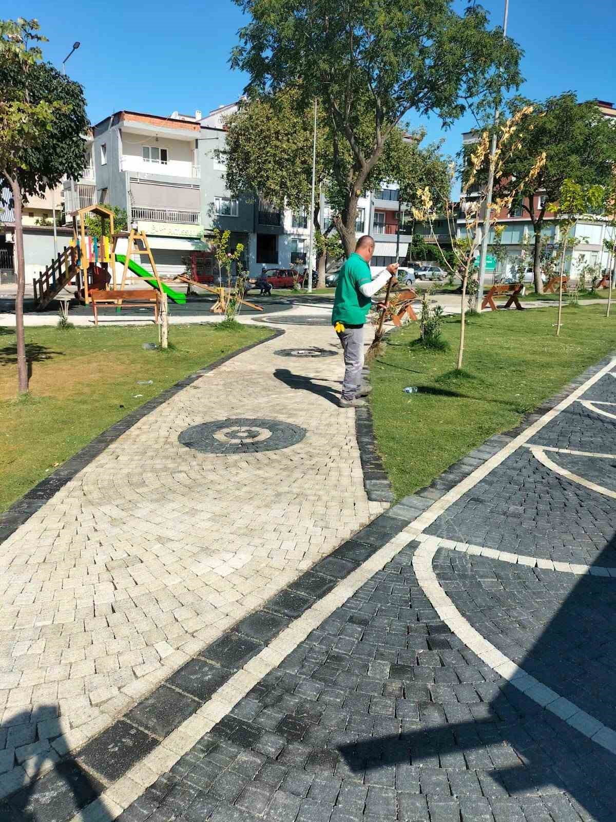 AYDIN'IN GERMENCİK İLÇESİNDE BELEDİYE EKİPLERİ, VATANDAŞLARIN DAHA TEMİZ VE SAĞLIKLI BİR ÇEVREDE...
