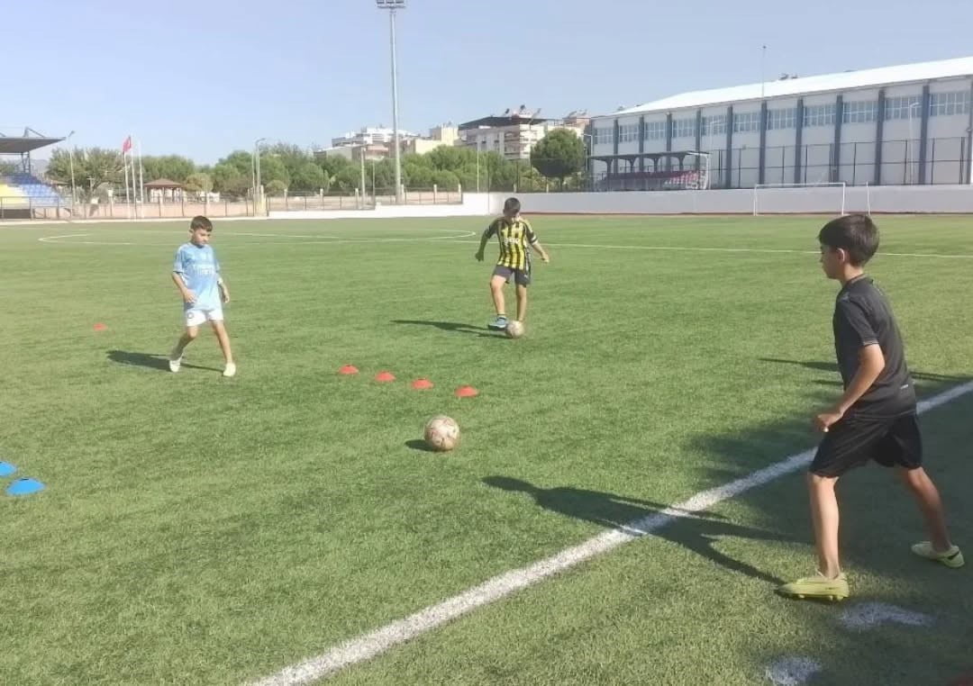 AYDIN'IN GERMENCİK İLÇESİNDE BELEDİYE TARAFINDAN DÜZENLENEN YAZ OKULU KAPSAMINDA FUTBOL, BASKETBOL...