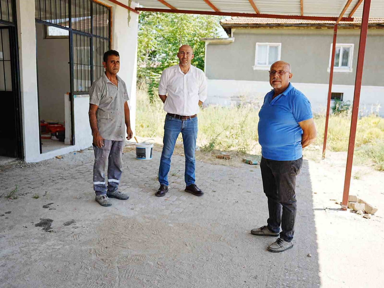 AYDIN'IN GERMENCİK İLÇESİNE BAĞLI ÜZÜMLÜ MAHALLESİ'NDE KAPALI DÜĞÜN SALONU'NDA YÜRÜTÜLEN YENİLEME...