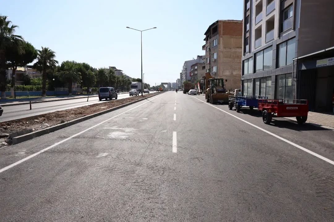 AYDIN'IN İNCİRLİOVA İLÇESİNDE ANA ULAŞIM AKSINDA YÜRÜTÜLEN SICAK ASFALT YENİLEME ÇALIŞMALARI...