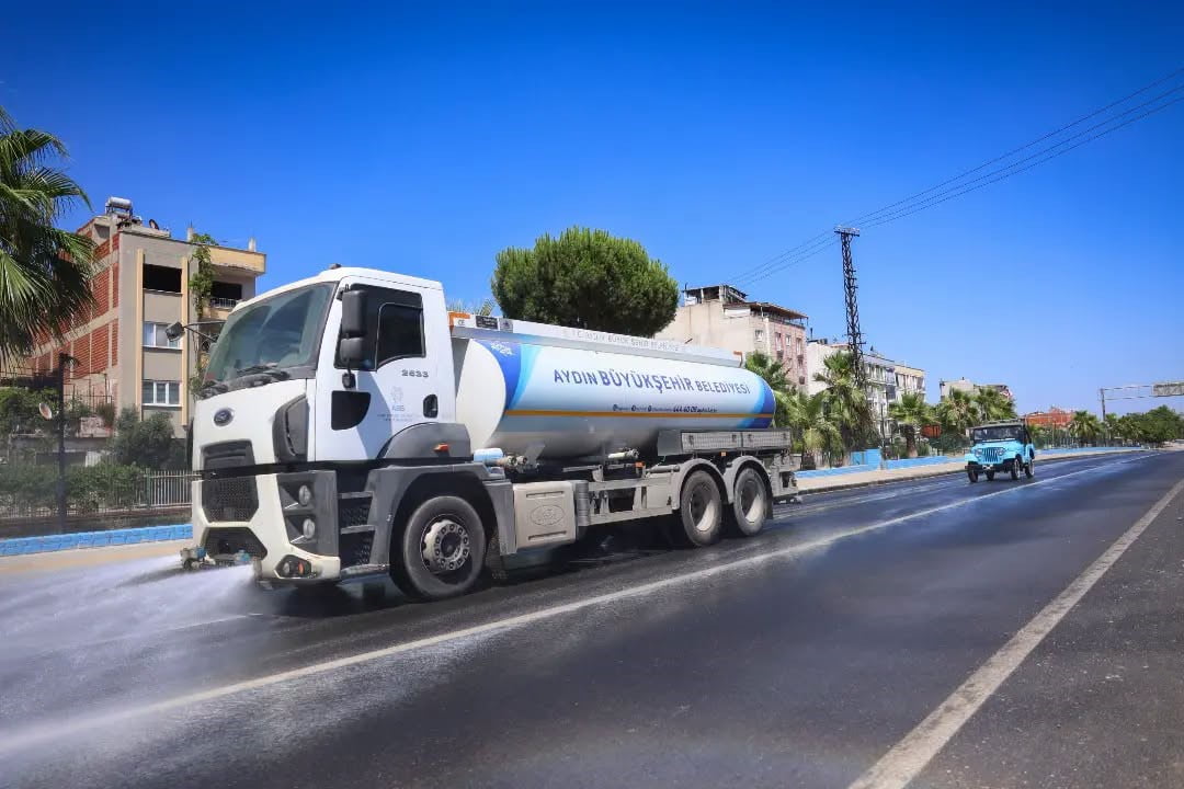 AYDIN'IN İNCİRLİOVA İLÇESİNDE SICAK ASFALT KAPLAMA ÇALIŞMALARININ TAMAMLANDIĞI ANAYOLDA YÜRÜTÜLEN...