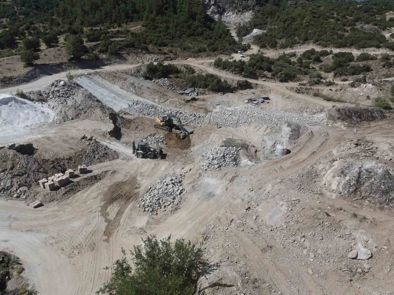 AYDIN'IN KARPUZLU İLÇESİNE BAĞLI UMCULAR MAHALLESİ'NDE YAPIMI DEVAM EDEN UMCULAR GÖLETİ VE...