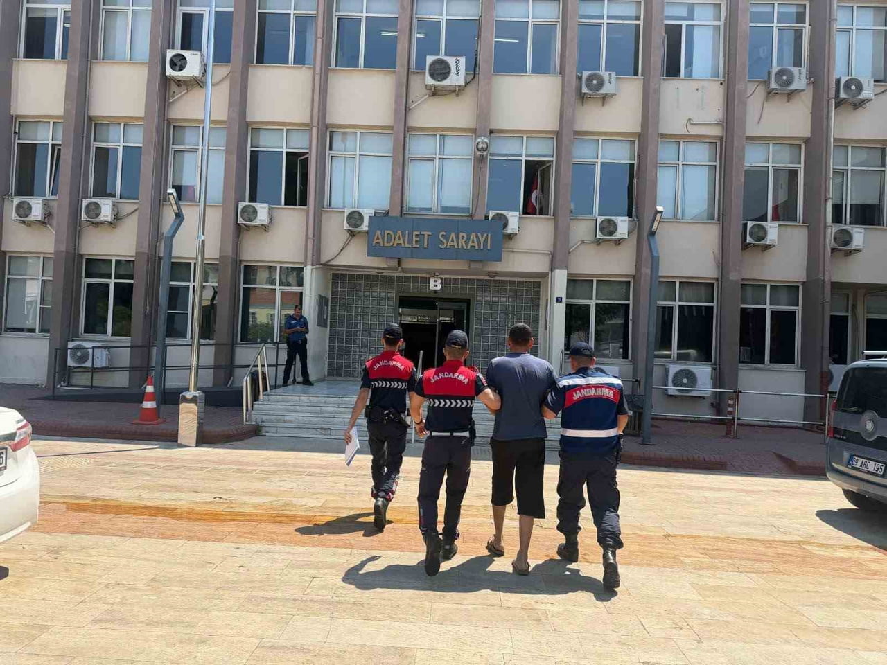 AYDIN'IN KOÇARLI İLÇESİNDE BİR EVİN BAHÇESİNDEN ÇALINAN 15 KOYUNDAN 8'İ KISA SÜREDE BULUNUP...
