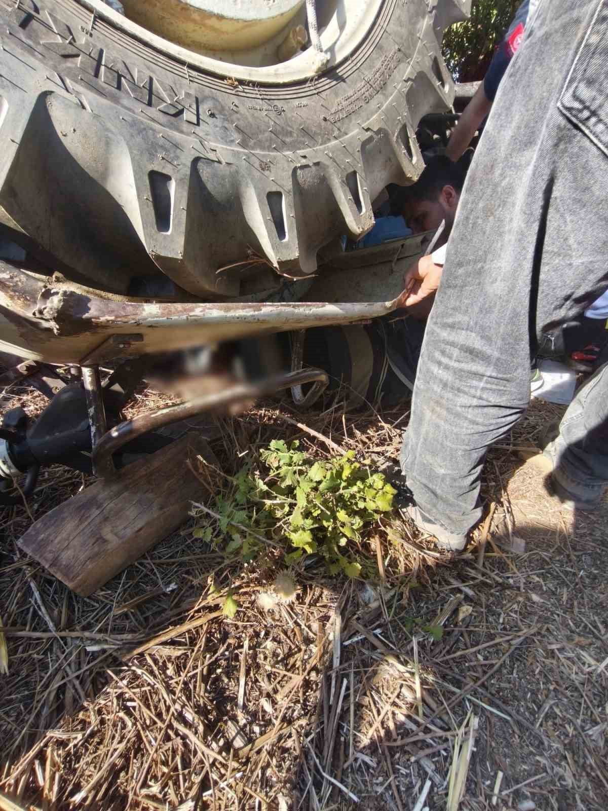 AYDIN'IN KUYUCAK İLÇESİNDE MEYDANA GELEN KAZADA TRAKTÖRÜN ALTINDA KALAN ŞAHIS, İTFAİYENİN HIZLI...