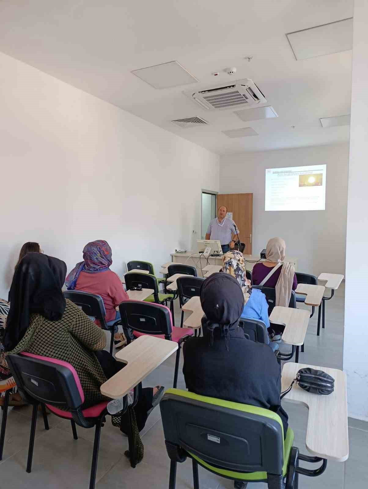 AYDIN'IN NAZİLLİ İLÇESİNDE KADINLARA YÖNELİK DÜZENLENEN EĞİTİM PROGRAMINDA AŞIRI SICAKLARIN SAĞLIK...