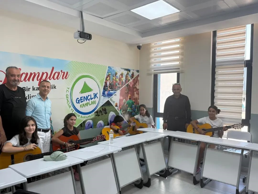 AYDIN'IN YENİPAZAR İLÇESİNDE HALK EĞİTİMİ MERKEZİ BÜNYESİNDE YAZ DÖNEMİ BOYUNCA DEVAM EDEN MÜZİK...