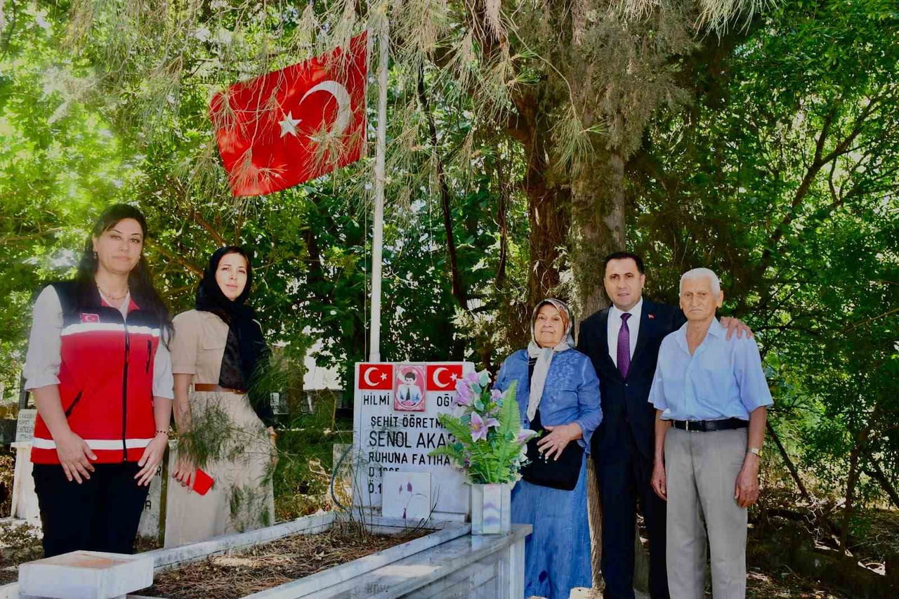 AYDIN AİLE VE SOSYAL HİZMETLER İL MÜDÜRÜ İLKAY TÜRKOĞLU, DAHA ÖNCE ZİYARET ETTİĞİ ŞEHİT ÖĞRETMEN...
