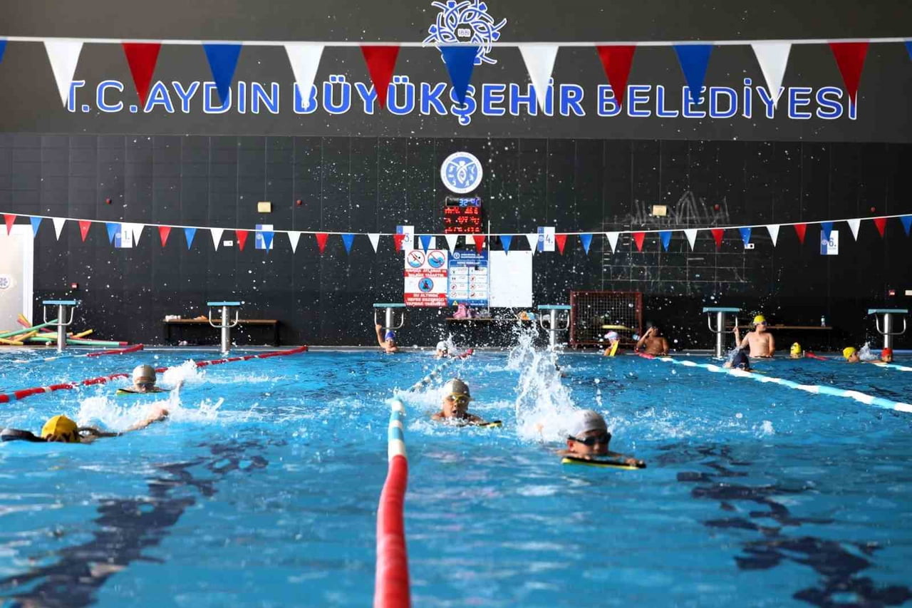 AYDIN BÜYÜKŞEHİR BELEDİYESİ'NİN YAZ DÖNEMİ ETKİNLİKLERİ KAPSAMINDA DÜZENLEDİĞİ YÜZME KURSLARI...