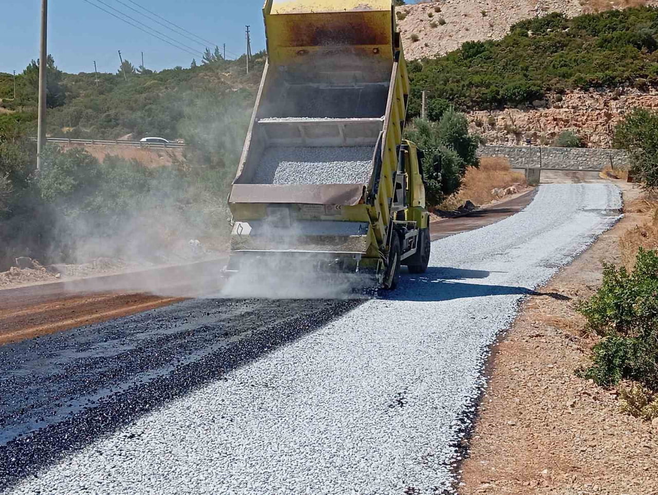 AYDIN BÜYÜKŞEHİR BELEDİYESİ, 17 İLÇEDE EŞ ZAMANLI YÜRÜTTÜĞÜ YOL YAPIM, BAKIM VE DÜZENLEME...