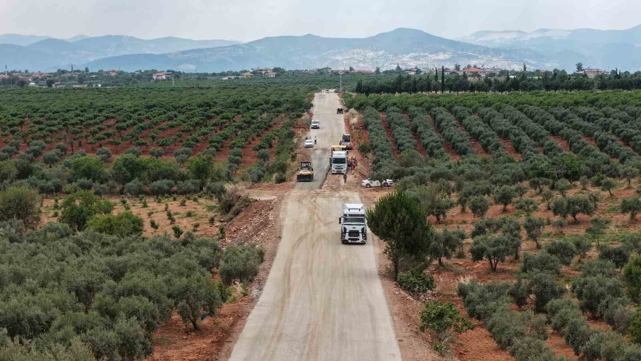 AYDIN BÜYÜKŞEHİR BELEDİYESİ, KARACASU’DA 9 MAHALLEYE ULAŞIMI SAĞLAYAN 20 KİLOMETRELİK YOLDA KAZI...