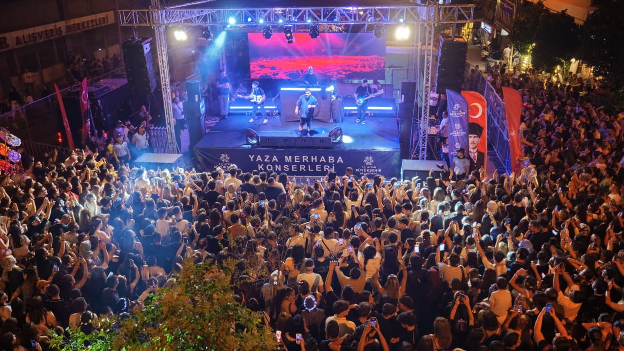 AYDIN BÜYÜKŞEHİR BELEDİYESİ TARAFINDAN DÜZENLENEN ‘YAZ KONSERLERİ' ETKİNLİKLERİ DEVAM EDİYOR....