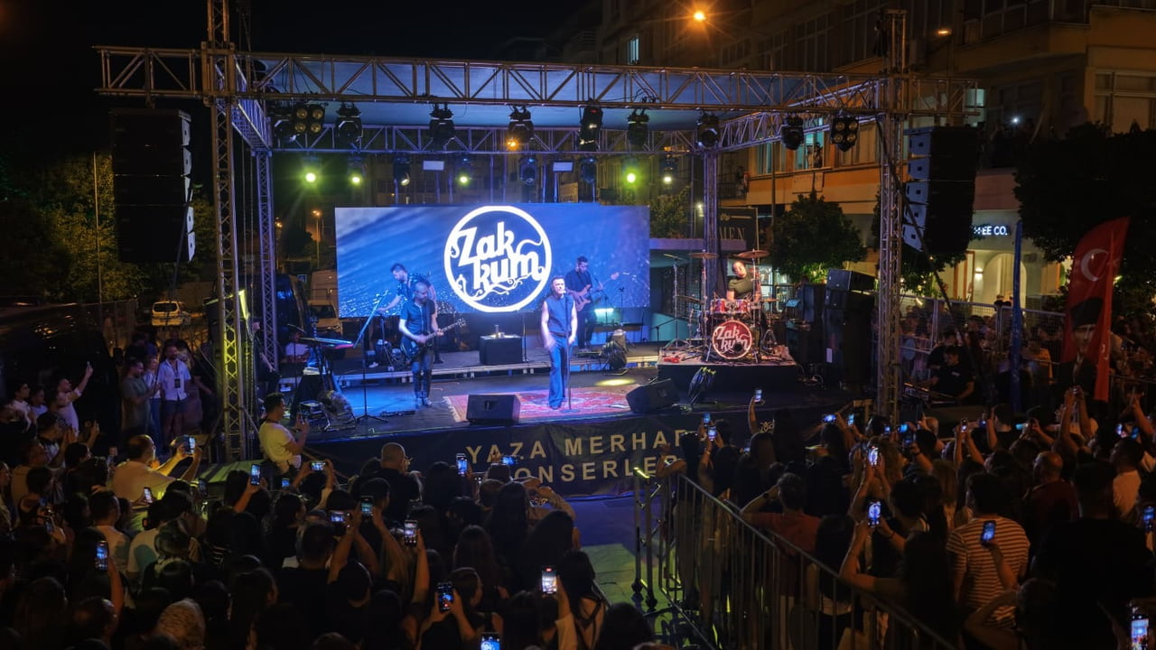AYDIN BÜYÜKŞEHİR BELEDİYESİ TARAFINDAN DÜZENLENEN YAZ KONSERLERİ KAPSAMINDA SEVİLEN ROCK GRUBU...