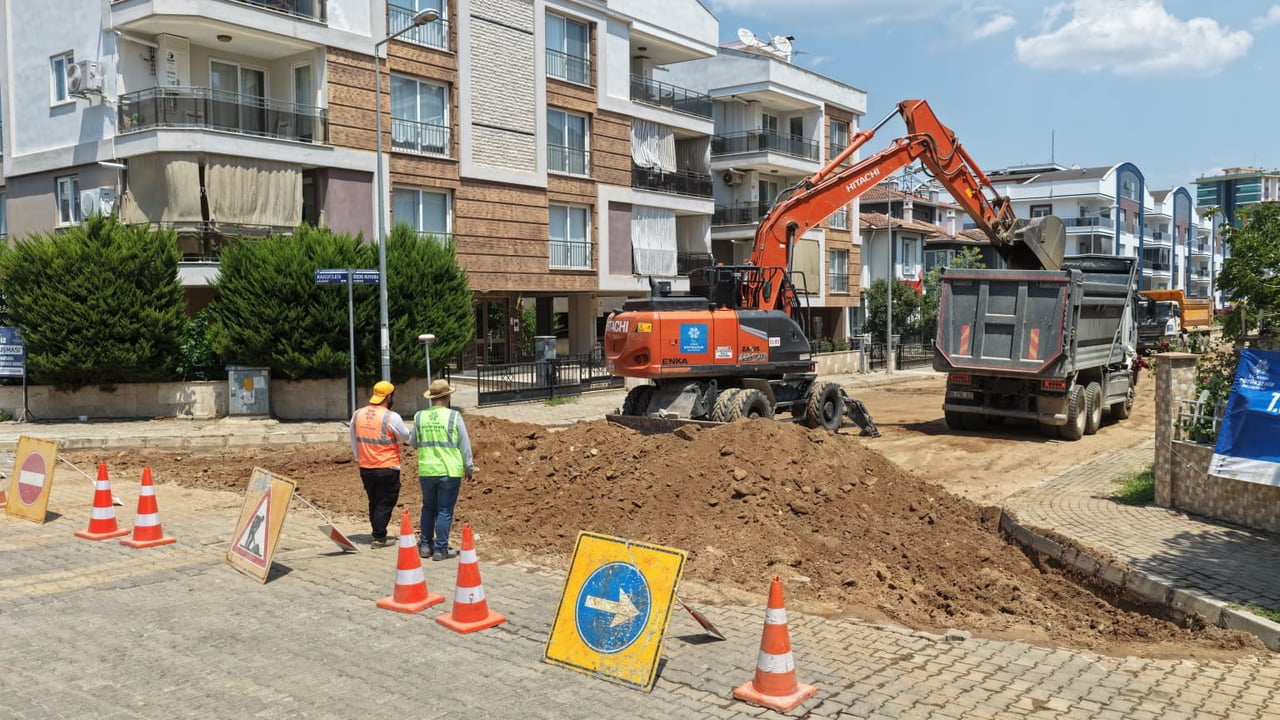 AYDIN BÜYÜKŞEHİR BELEDİYESİ TARAFINDAN KENT GENELİNDE EŞ ZAMANLI OLARAK SÜRDÜRÜLEN YOL YAPIM VE...