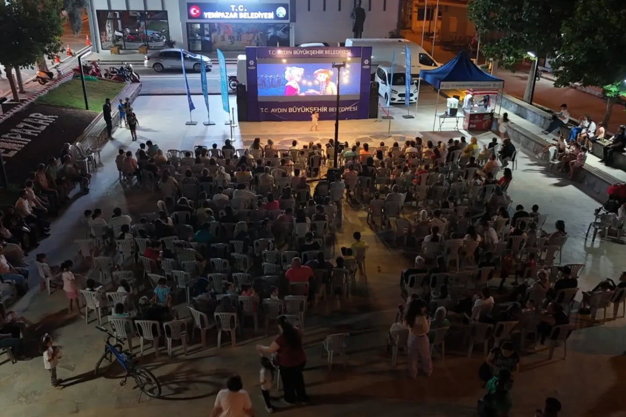 AYDIN BÜYÜKŞEHİR BELEDİYESİ TARAFINDAN YENİPAZAR'DA DÜZENLENEN "KARLAR ÜLKESİ 2" AÇIK HAVA...