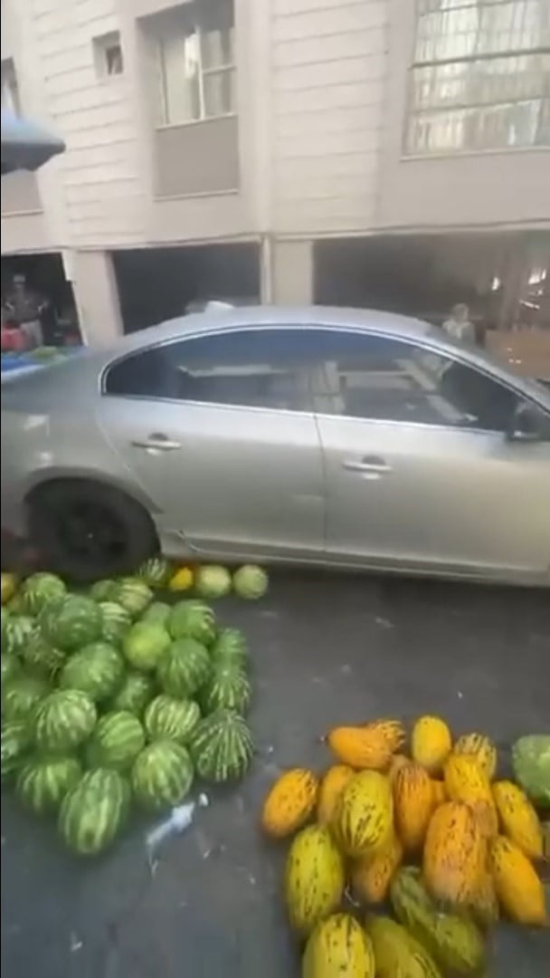 AYDIN’IN EFELER İLÇESİNDE ALKOLLÜ OLDUĞU ÖNE SÜRÜLEN KADIN SÜRÜCÜ, OTOMOBİLİYLE SEMT PAZARINA...