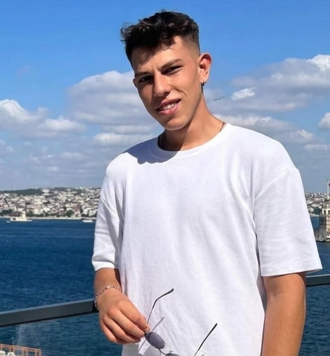 AYDIN’IN EFELER İLÇESİNDE OTOMOBİL İLE KAFA KAFAYA ÇARPIŞAN MOTOSİKLETİN SÜRÜCÜSÜ 10 GÜNDÜR...