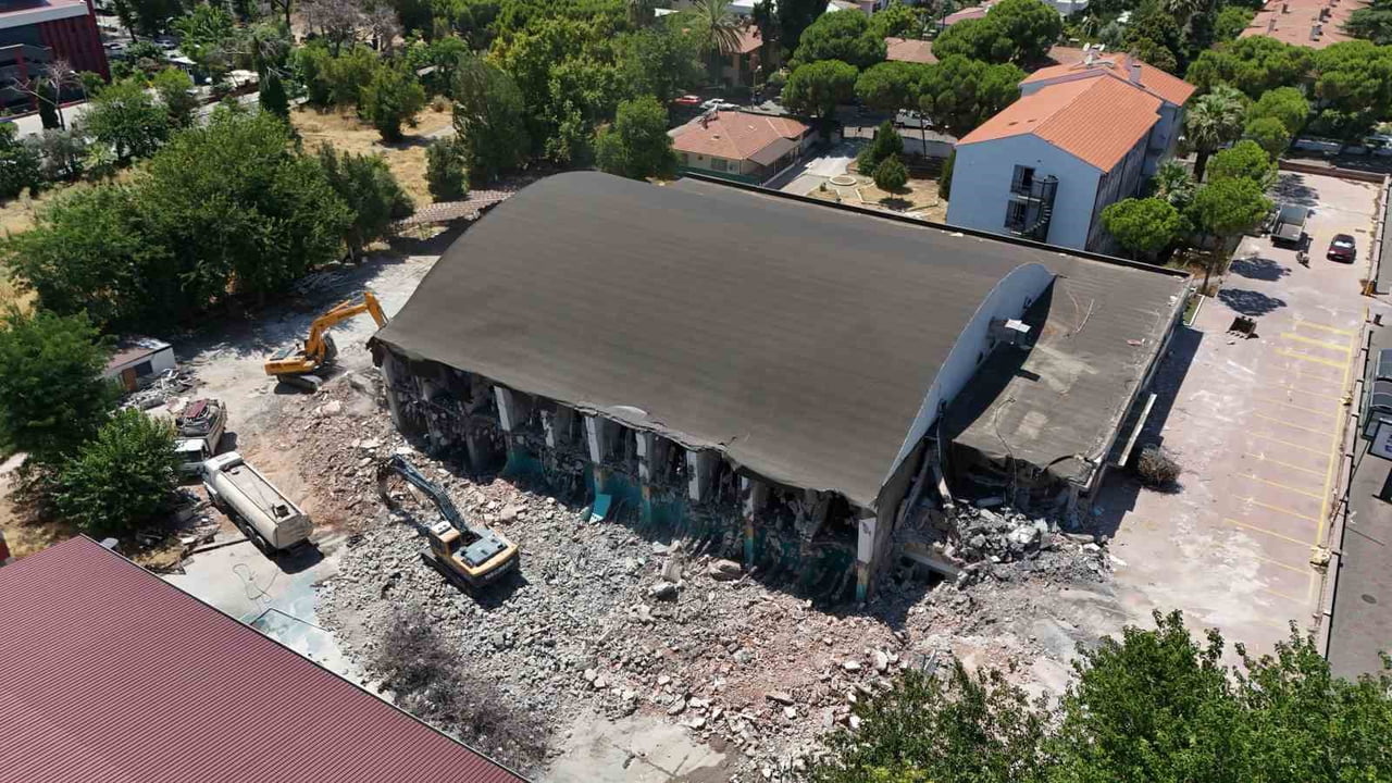 AYDIN’IN EFELER İLÇESİNDE YAKLAŞIK 65 YILDIR SPOR MÜSABAKALARINA, TÖRENLERE VE BİNLERCE VATANDAŞIN...
