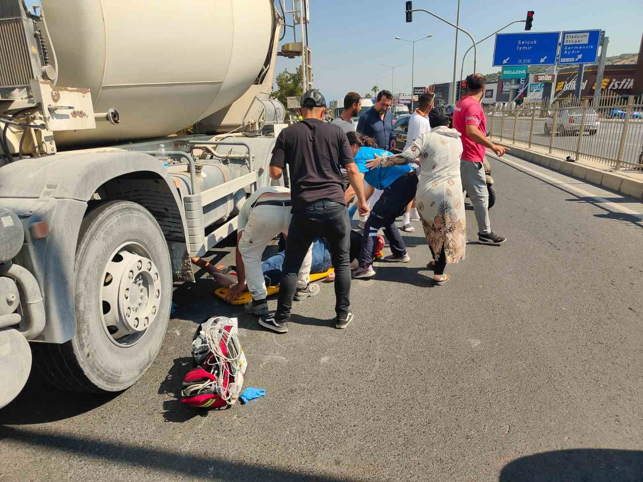AYDIN’IN KUŞADASI İLÇESİNDE MEYDANA GELEN TRAFİK KAZASINDA 1 YAYA HAYATINI KAYBEDERKEN, BİR...