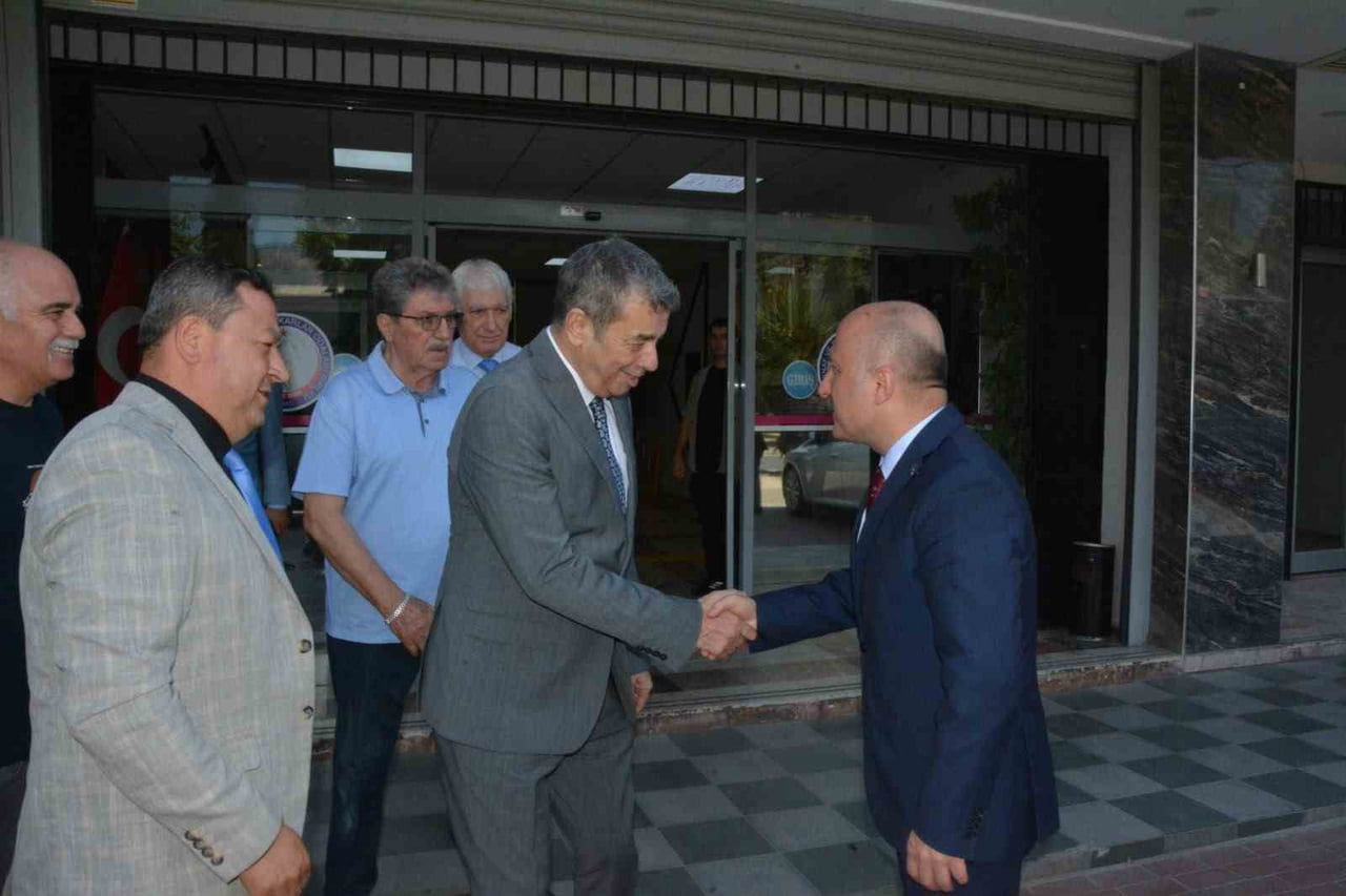 AYDIN VALİSİ DR. OSMAN VAROL, AYDIN ESNAF VE SANATKÂRLAR ODALARI BİRLİĞİ (AYESOB) YÖNETİM KURULU...